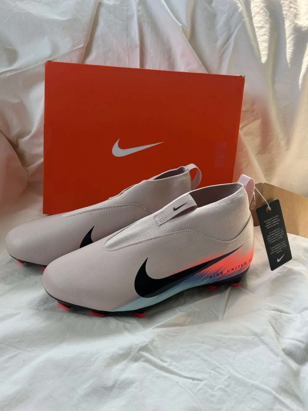 Nike JR Superfly 10 Academy Cleats Boys Size 5.5 NWT/NIB